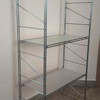 Libreria in vetro e acciaio