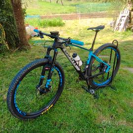 GIANT  MTB   CARBON  M    29  