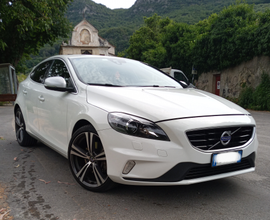 Volvo V40 D4 R-Design