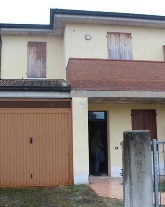 Immobile in asta di 151 m² con 5 locali e box auto