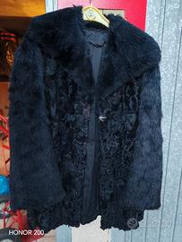 Pelliccia corta agnellino e maniche in volpe nera 