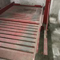 Ponte solleva auto per box