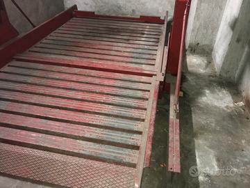 Ponte solleva auto per box