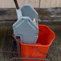 Carrello per pulizie + mocio