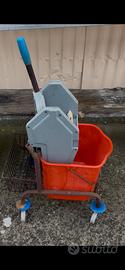 Carrello per pulizie + mocio