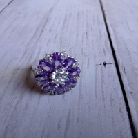 Anello in argento a forma di fiore lilla