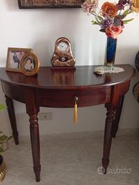Tavolo mezzo tondo, consolle, porta TV. 