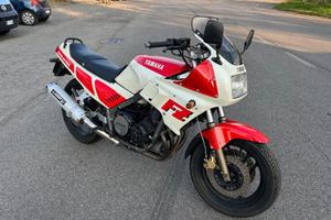 YAMAHA FZ 750