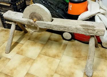 Mola affilacoltelli antica