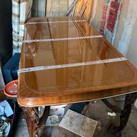 Tavolo con vetro stile vintage