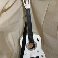 Chitarra Classica Bianca – Design Musicale