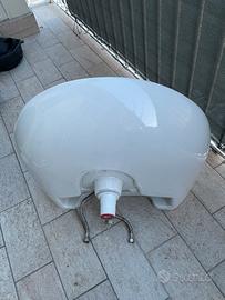 Lavabo con rubinetto