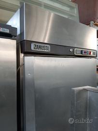 frigo verticale inox 700lt Zanussi 