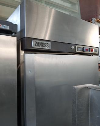 frigo verticale inox 700lt Zanussi 