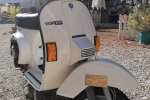 Vespa pk 125 automatica  elestart anno 1985 F. M. 