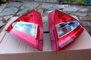 fari posteriori ford fiesta 