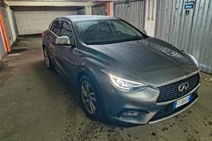 INFINITI Q30 1.5 DCT