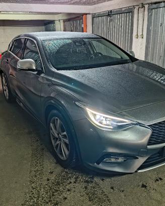 INFINITI Q30 1.5 DCT