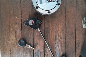 it Serrature Aprilia Caponord 1000 - Tappo e Sella