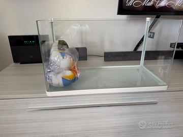 Acquario completo con filtro esterno, lampada RGB,