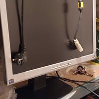 Monitor HP 20 pollici + casse stereo sub Philips