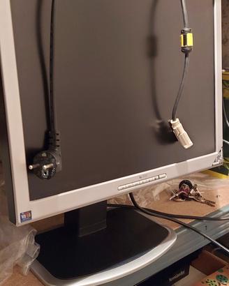 Monitor HP 20 pollici + casse stereo sub Philips