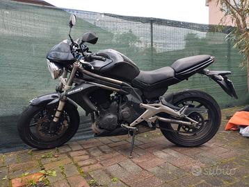 Kawasaki ER6N (con cambio rotto)