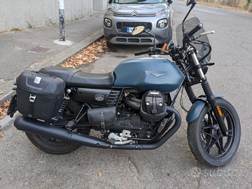 Moto Guzzi V7 III Night Pack blu