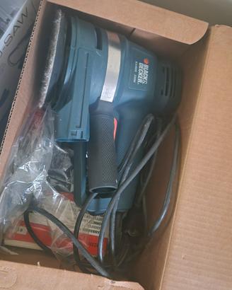 Levigatrice roto-orbitale Black & Decker 330W.