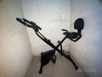 Cyclette pieghevoleda casa con schienale e LCD