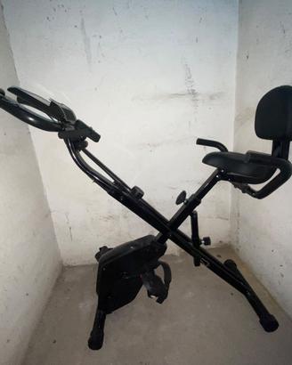Cyclette pieghevoleda casa con schienale e LCD
