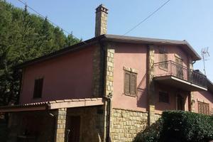VILLA IMMERSA NEL VERDE