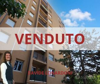 Appartamento di 118 m² con 5 locali e box auto a V
