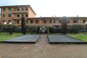 VILLA A SCHIERA A BAGNOLO IN PIANO