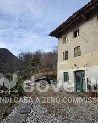 Rustico / Casale di 90 m² con più di 5 locali a Vi
