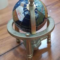 Mini globo terrestre con lapislazzuli 