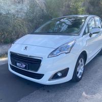 PEUGEOT 5008 1.6 HDi 115CV Allure