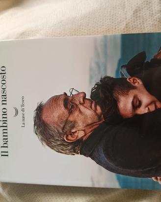 libro NUOVO " il bambino nascosto "