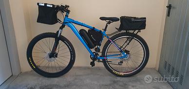 E- bike elettrica con accessori nuova
