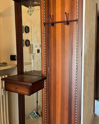 Entratina in legno di noce con specchio
