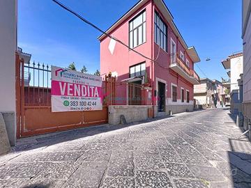 Appartamento di 243 m² con più di 5 locali e box a