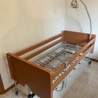 Letto da degenza elettrico per anziani e disabili