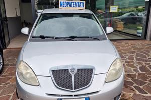 Lancia Ypsilon 1.2 Versus PER NEOPATENTATI