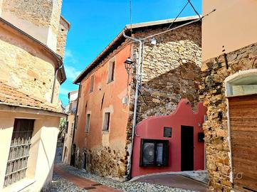 CASA SEMINDIPENDENTE A DIANO MARINA