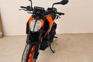  KTM duke 390