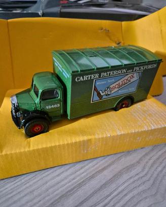 CORGI. CAMION BEDFORD TYPE O VAN. 1/50.