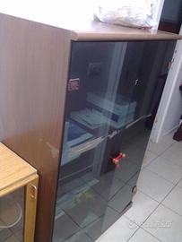 Due armadietti mobiletto porte piccole rotelle tv