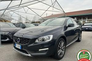 VOLVO V60 Cross Country D3 Geartronic Momentum
