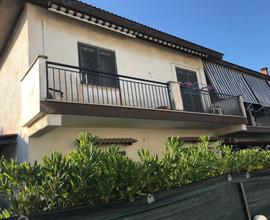 Villa su 2 piani a 50 m. dal mare Tor San Lorenzo