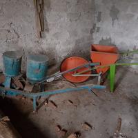 Seminatrice manuale a spinta - Spandiconcime
